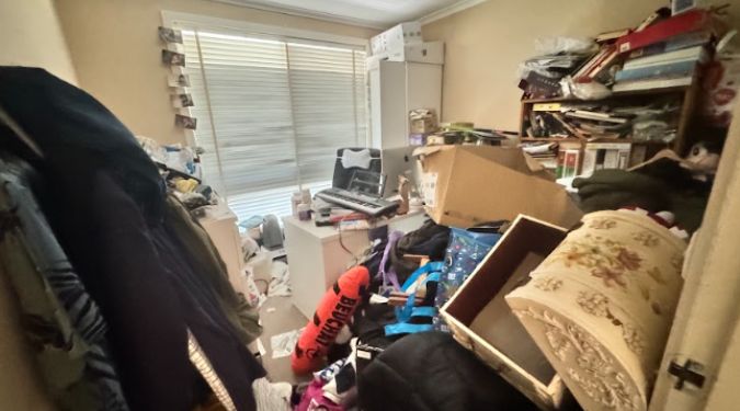 Maximising space in small bedrooms with decluttering 