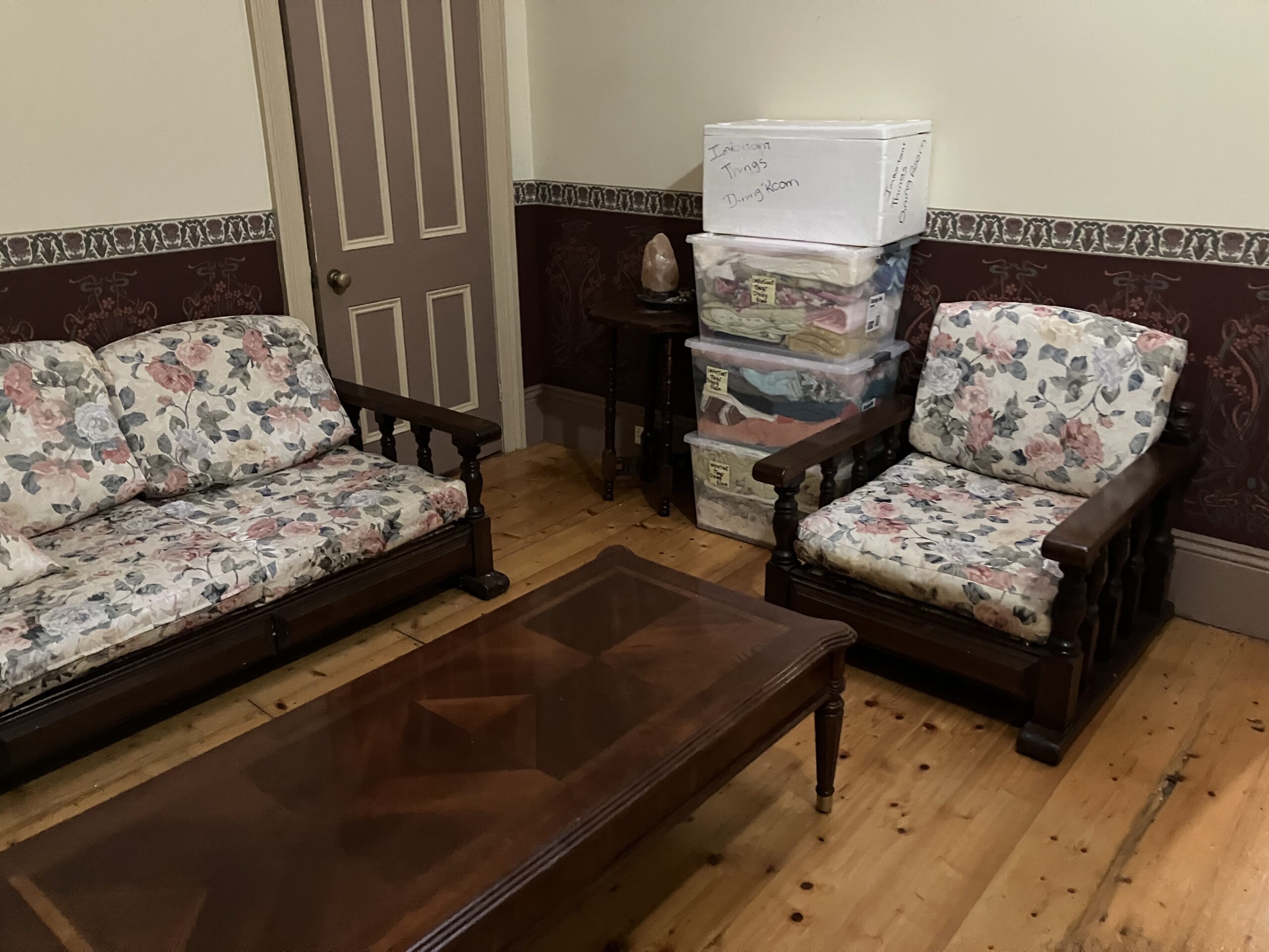 Dine in room declutter