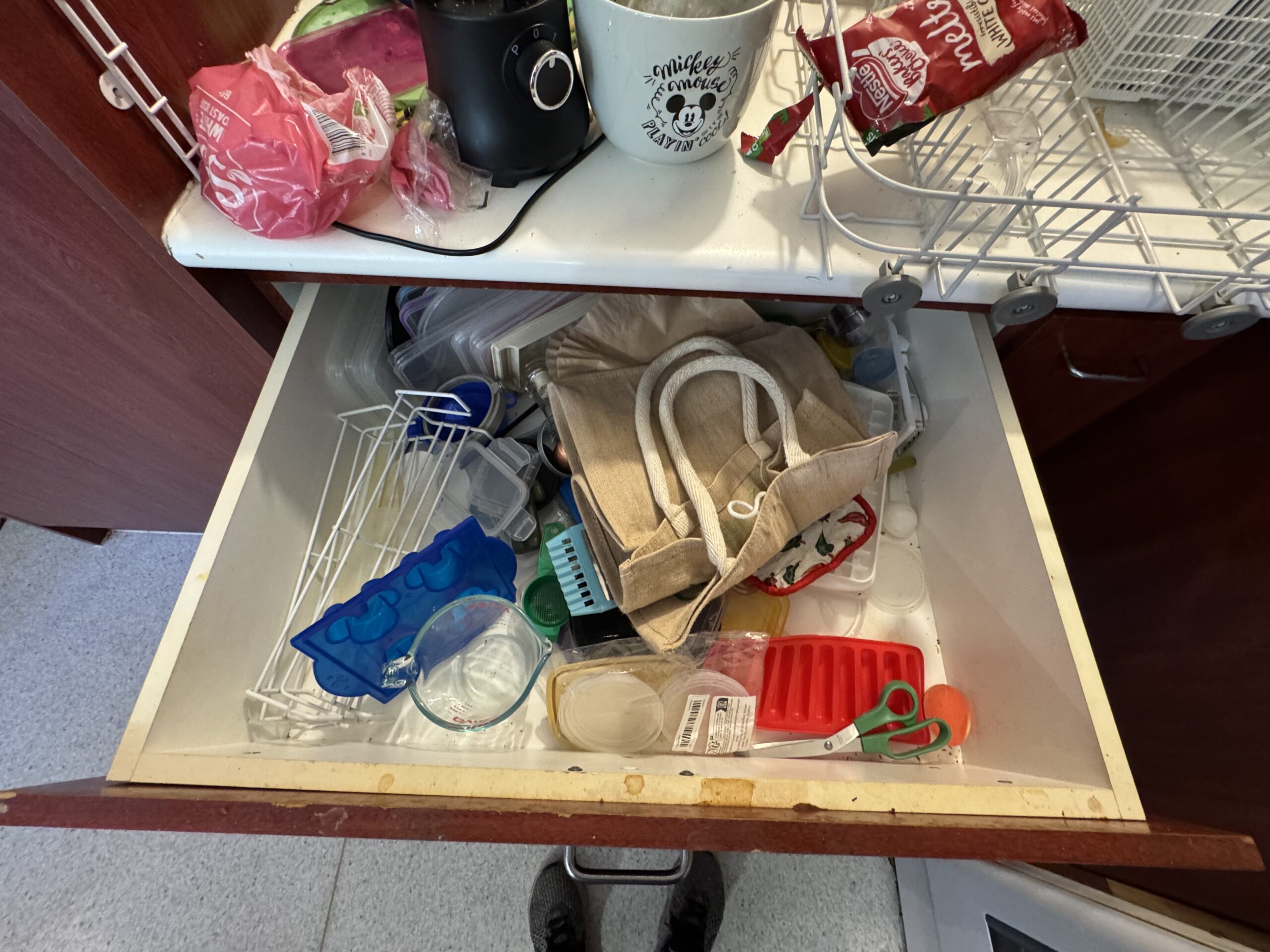 wardrobe declutter
